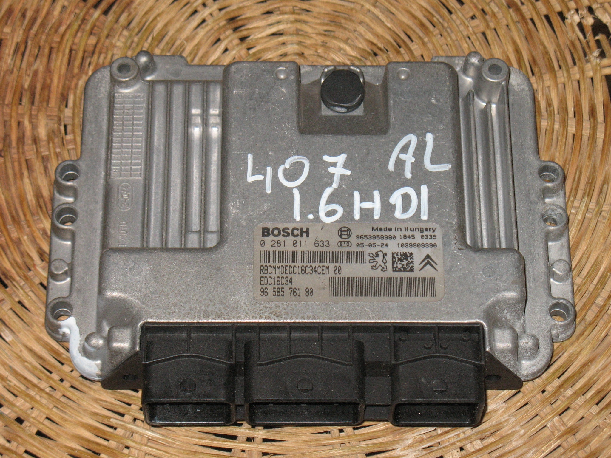 Citroen, Peugeot ECU Gasoline Bosch MG1 ECUs MG1CS042 0 261 S10 2VZ Immo Off main image 0